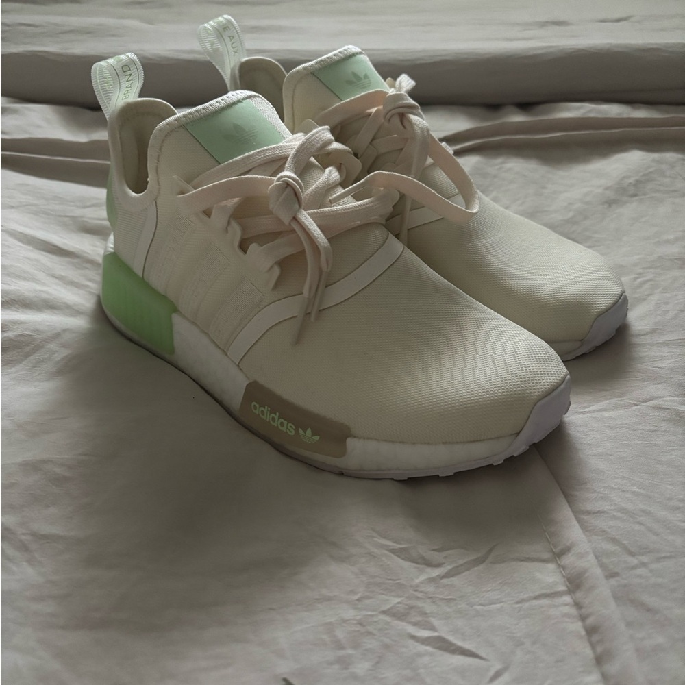 Women’s White Addidas Shoes - Size 7 - NEW w/o tags